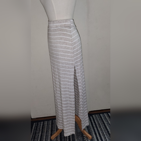 Bluenotes striped women’s small maxi skirt with side slit - Picture 1 of 7